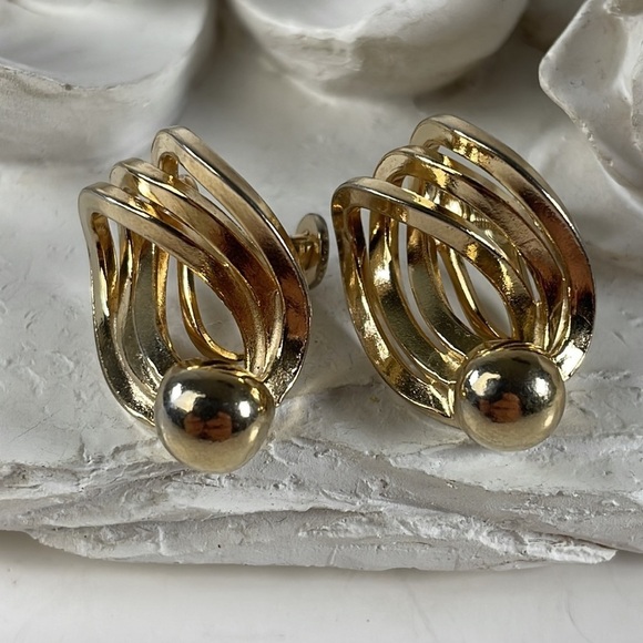 Vintage Gold Tone Loop Button Earrings - Picture 8 of 9